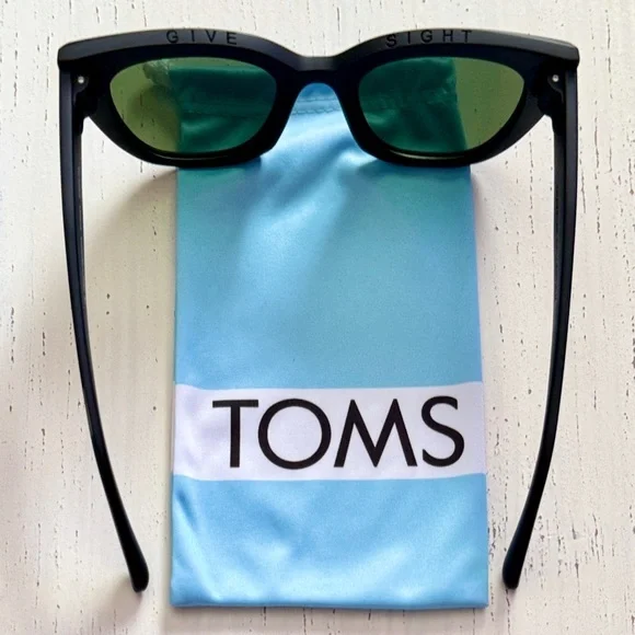 TOMS Sydney Traveler Black/Olive Sunglasses - Picture 2 of 12